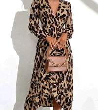 Sheena - Elegantes Leoparden-V-Ausschnittkleid – Braun