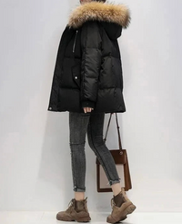 Beila | Schicke und stilvolle Winterjacke mit Pelzkapuze für Frauen – Schwarz