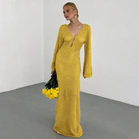 Frieda Hollow Sommerkleid | Gestricktes Sommerkleid mit V-Ausschnitt und langem Schnitt – Gelb