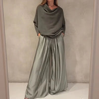Nysa™-Set mit Satinhose und Bluse aus hochwertigem Strickstoff / Gemütlichkeit und Eleganz mit dezentem Luxus. – Matcha