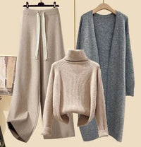 Korellia | Dreiteiliges Set im Lazy Style – Aprikosenfarbener Pullover Aprikosenfarbene Hose und grauer Blazer
