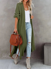 Irelana | Zeitlose Wärme – Locker gestrickte Strickjacke mit offener Vorderseite und modernem Schlitz – Oliv