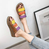 Krystal | Bequeme, stützende dreifarbige Sandalen für Frauen – Braun