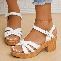 Gwendolyn | Damen Riemchensandalen Geflochtene Details – Weiß