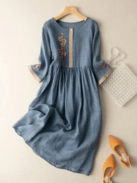 MARIANGELA - GESTICKTES LEINEN-MIDIKLEID – Blau