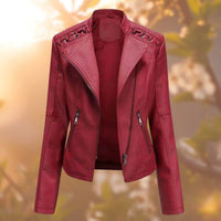 Elisabeth | Damen Bikerjacke Kunstleder Reißverschluss Schulterdetail – Dunkelrot