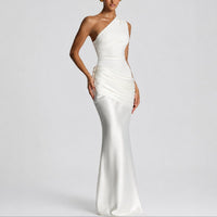 Hannah | Damen Elegantes One-Shoulder Satin-Maxikleid für Hochzeitsgäste im Herbst – Weiß