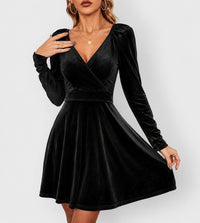 Mia | Damen Elegantes Samtkleid mit V-Ausschnitt Festliches Skater-Abendkleid – Schwarz
