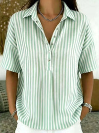 Emilia | Damen Gestreifte Relaxed-Fit Kurzarm-Bluse mit Polokragen – Hellgrün