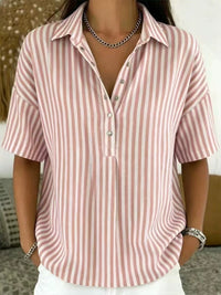 Emilia | Damen Gestreifte Relaxed-Fit Kurzarm-Bluse mit Polokragen – Rosa