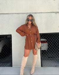 Damen Kurzer Jumpsuit mit Hemdkragen Knopfleiste und Kordelzug in der Taille – Kupfer