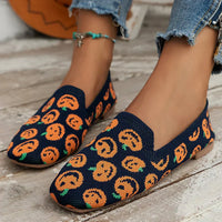 Damen Loafer mit perforierter Oberfläche und quadratischem Zehenbereich – Dunkelblau mit Kürbismuster