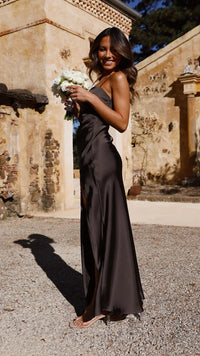 Damen Maxikleid mit Carré-Dekolleté Spaghettiträgern Seitlicher Raffung und Beinschlitz – Schwarz