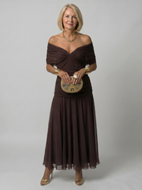 Damen Off-Shoulder Maxi Kleid mit Drapeé-Kragen und Raffbund – Dunkelbraun
