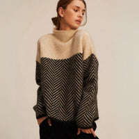 Greta | Damen Rollkragen Pullover Oversized Strickpullover Fischgrätmuster – Beige
