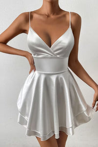 Amelie | Damen Satin Cocktailkleid Wickel-V-Ausschnitt Offener Rücken Mini – Weiß