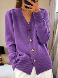 Leonie | Damen V-Ausschnitt Strick-Cardigan mit Herzknöpfen Relaxed Fit – Violett
