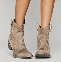 Charlotte | Damen Western Ankle Boots Wildleder Kniehohe Stiefel Flacher Absatz – Braun