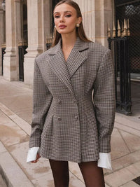 Damen Zweireiher Jacke mit Karo Muster und Reverskragen sowie Kontrastmanschetten – Grau