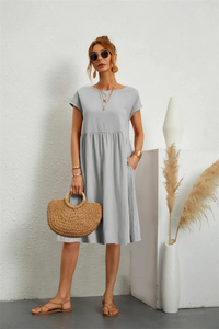 Elegantes Damen Sommerkleid mit Tasche | Midi – Grau