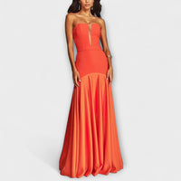 Vadena – Schulterfreies Maxikleid mit V-Ausschnitt – Orange