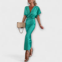 Sable - V-Ausschnitt Maxikleid mit Kreuzknoten und figurbetonter Passform aus hochwertigem Satin – Grün