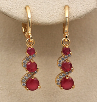 Elegante Ohrringe mit goldenem Zirkonia – Rot
