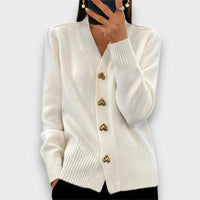 Heliora – Strickjacke mit Herzknöpfen – Weiß