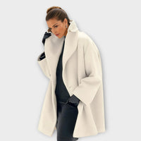 Marit – Winddichte Wollmantel mit zeitloser Eleganz – Weiß
