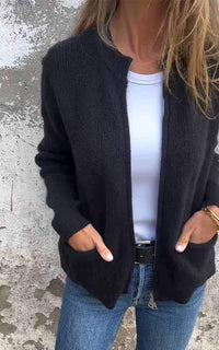 Mila | Strickjacke mit Reißverschluss und Tasche – Schwarz