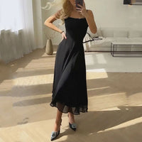 Kristina | Ärmelloses Midikleid mit eckigem Ausschnitt – Schwarz