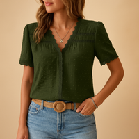 Lisette | Feine Spitzenbluse mit V-Ausschnitt – Oliv