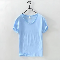 Luftiges Herren-T-Shirt mit V-Ausschnitt | Kurzarm – Himmelblau