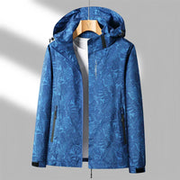 YRENNA – DIE BEDRUCKTE OUTDOOR-JACKE MIT KAPUZE FÜR AKTIVE TAGE MIT STIL – Blau