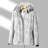 YRENNA – DIE BEDRUCKTE OUTDOOR-JACKE MIT KAPUZE FÜR AKTIVE TAGE MIT STIL – Weiß