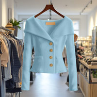 Nele | Feminine Wandelbare Strickjacke – Blau