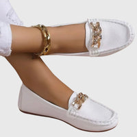 Solange | Flache Loafer mit Goldkette – Weiß