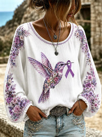 Damen-Longsleeve in Lila mit Blumen- und Kolibri-Print zur Sensibilisierung für die Alzheimer-Krankheit – Weiß