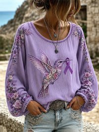 Damen-Longsleeve in Lila mit Blumen- und Kolibri-Print zur Sensibilisierung für die Alzheimer-Krankheit – Lila