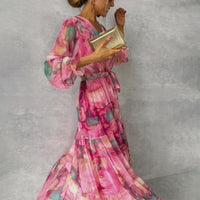 Susanne | Plissiertes Maxikleid mit Gürtel – Rosenrot