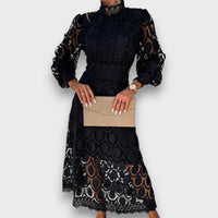Charlotte – Romantisches Midikleid mit betonter Taille – Schwarz